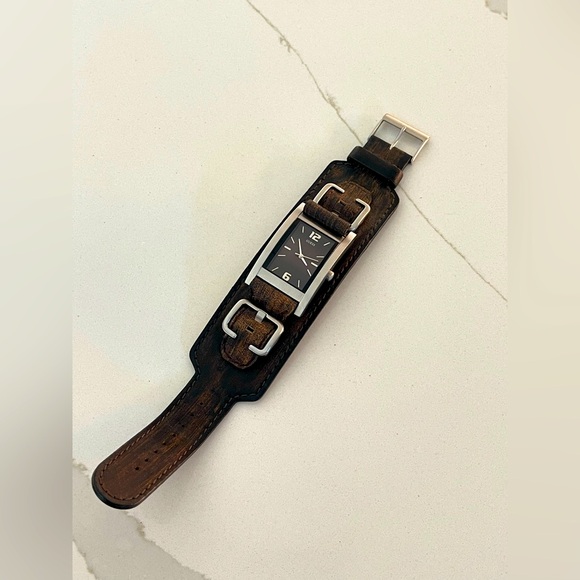 GUESS Men's Watch distressed Brown leather band - Picture 1 of 10